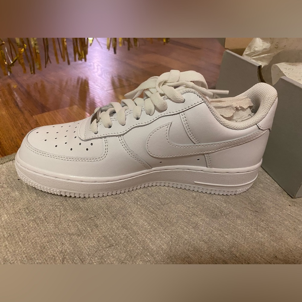 Woman’s Orginal Air Force 1. Brand New/Never Worn. Size 8